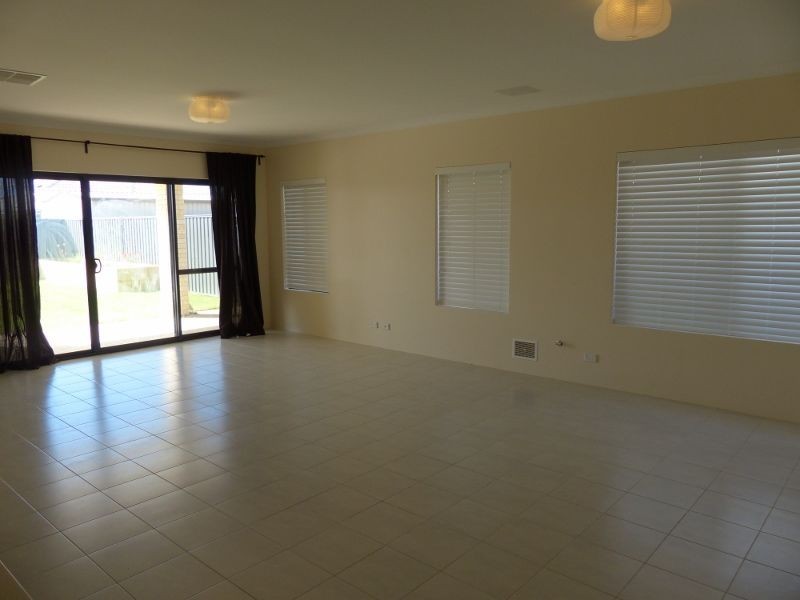 14 Firewood Way, West Swan WA 6055