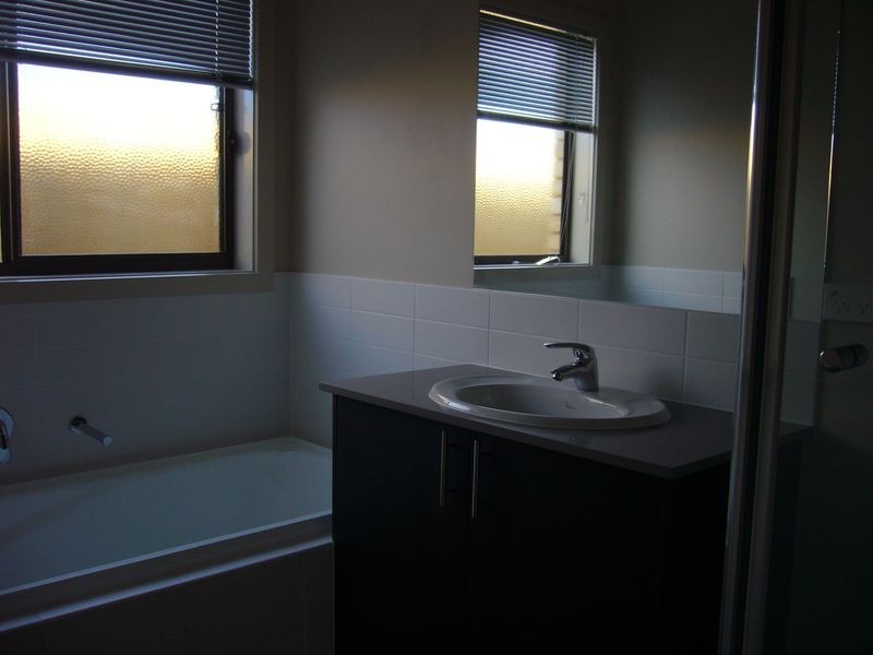 8 Dedina Walk, Bangholme VIC 3175