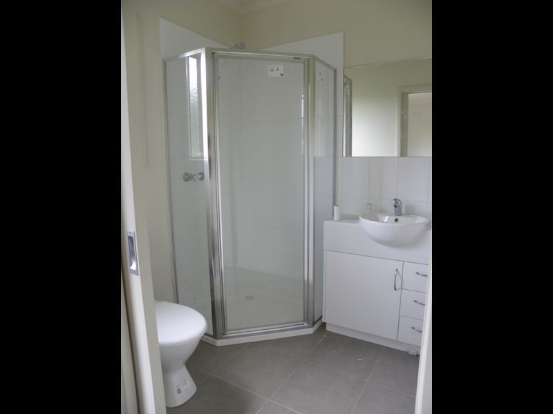 2/11 Cherry Grove, Doveton VIC 3177