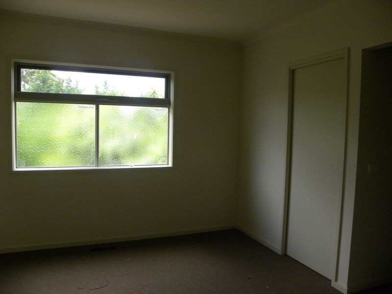 2/11 Cherry Grove, Doveton VIC 3177