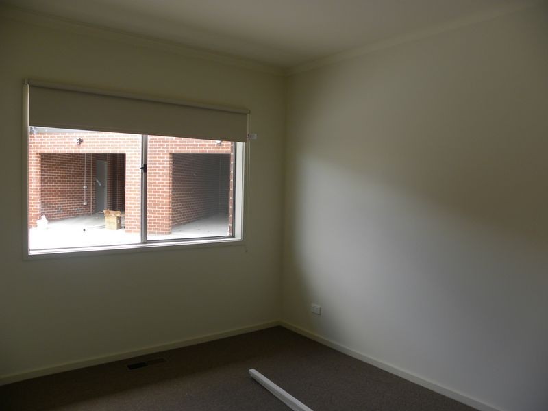 2/11 Cherry Grove, Doveton VIC 3177