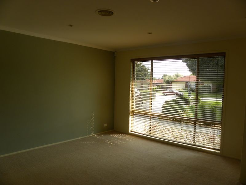 70 Amber Crescent, Narre Warren VIC 3805