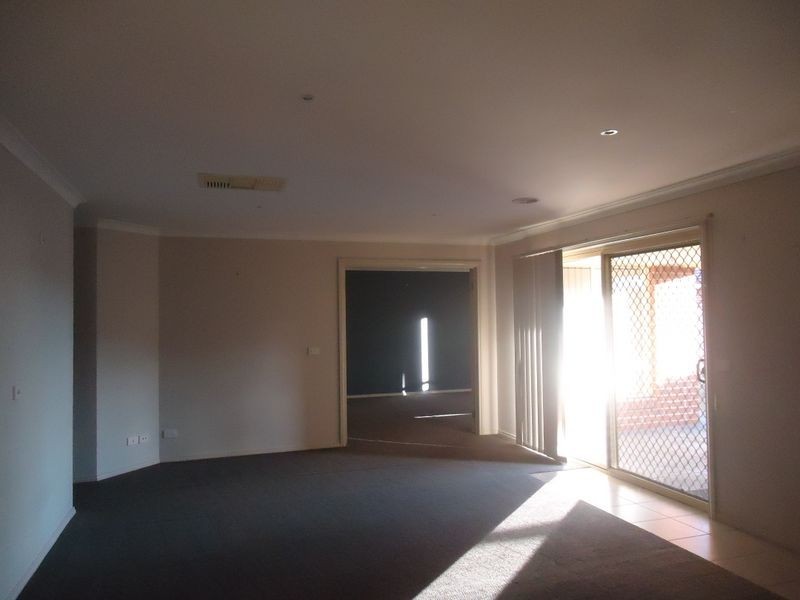 17 Black Caeser Drive, Cranbourne East VIC 3977