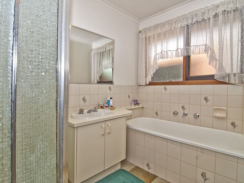 4 Lydia Mary Drive, Berwick VIC 3806