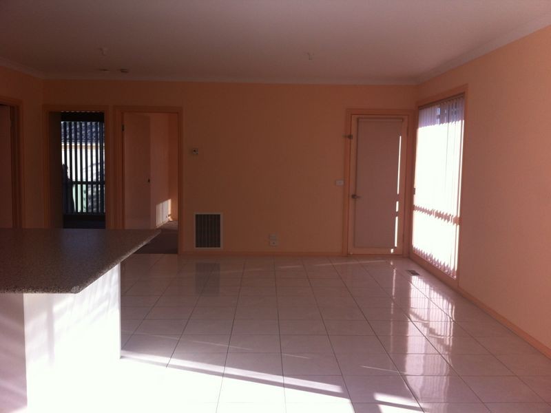 2/9 Princes Domain Drive, Hallam VIC 3803