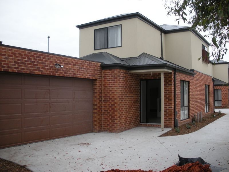 2/3 Jeffrey Street, Dandenong North VIC 3175