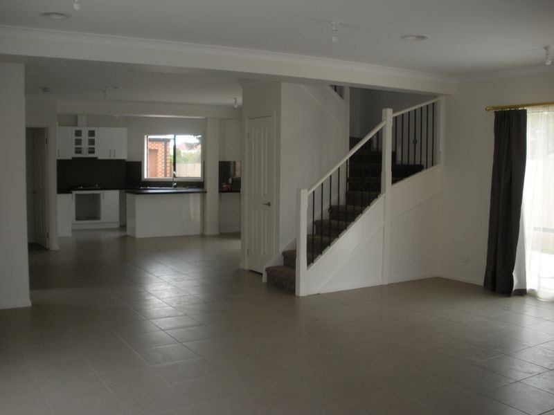 2/3 Jeffrey Street, Dandenong North VIC 3175