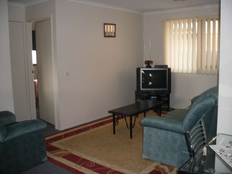 18 Hillview Rise, Hampton Park VIC 3976