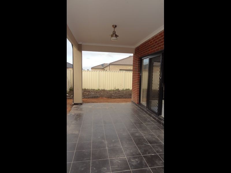 35 Salvia Avenue, Pakenham VIC 3810