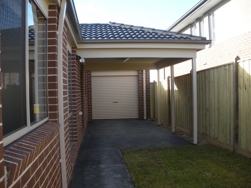 15 Howe Way, Cranbourne East VIC 3977