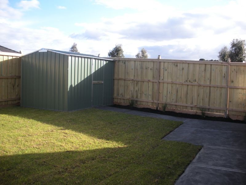 15 Howe Way, Cranbourne East VIC 3977