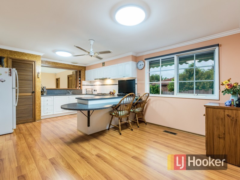 35 Isaac Smith Crescent, Endeavour Hills VIC 3802