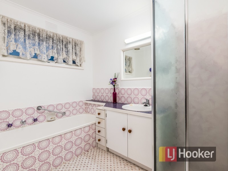 35 Isaac Smith Crescent, Endeavour Hills VIC 3802