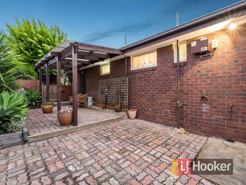 35 Isaac Smith Crescent, Endeavour Hills VIC 3802