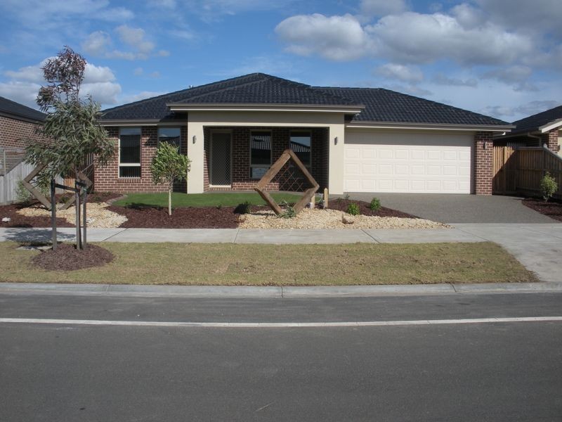 79 Thunderbolt Drive, Cranbourne East VIC 3977