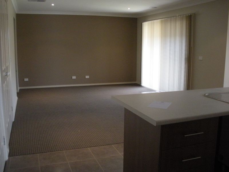 79 Thunderbolt Drive, Cranbourne East VIC 3977