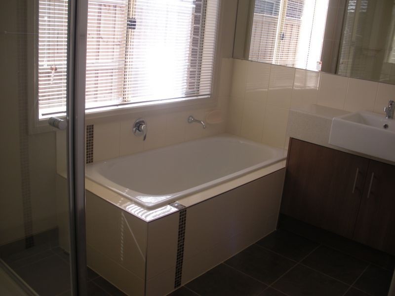 18 Blackledge Drive, Cranbourne East VIC 3977