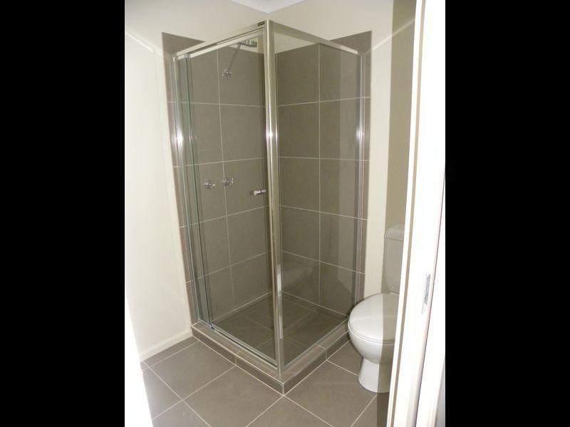 8 Nokota Lane, Clyde North VIC 3978