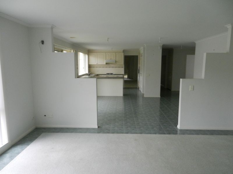 8 Chauncy Way, Lynbrook VIC 3975