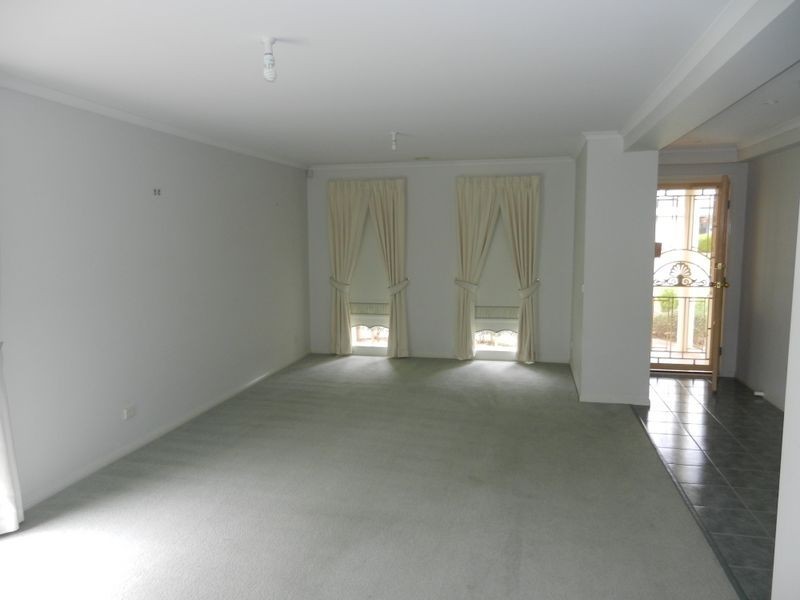 8 Chauncy Way, Lynbrook VIC 3975