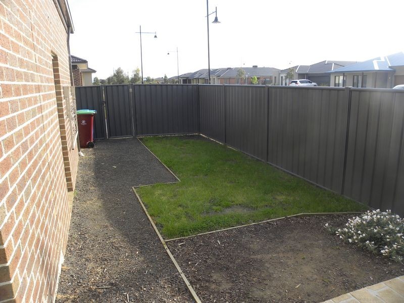 90 Sabel Drive, Cranbourne North VIC 3977