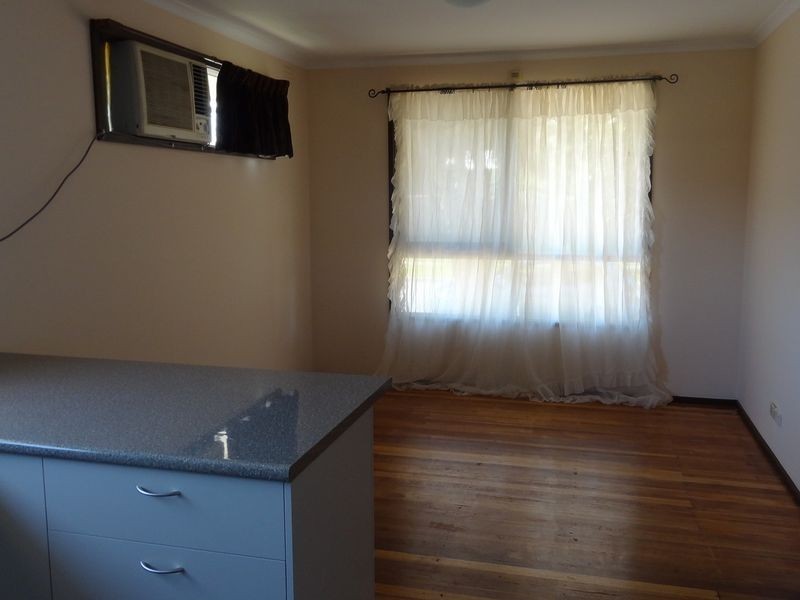 48 Essex Park Drive, Endeavour Hills VIC 3802