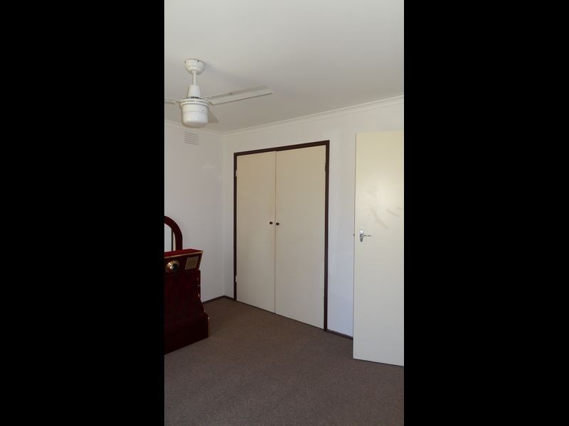 48 Essex Park Drive, Endeavour Hills VIC 3802