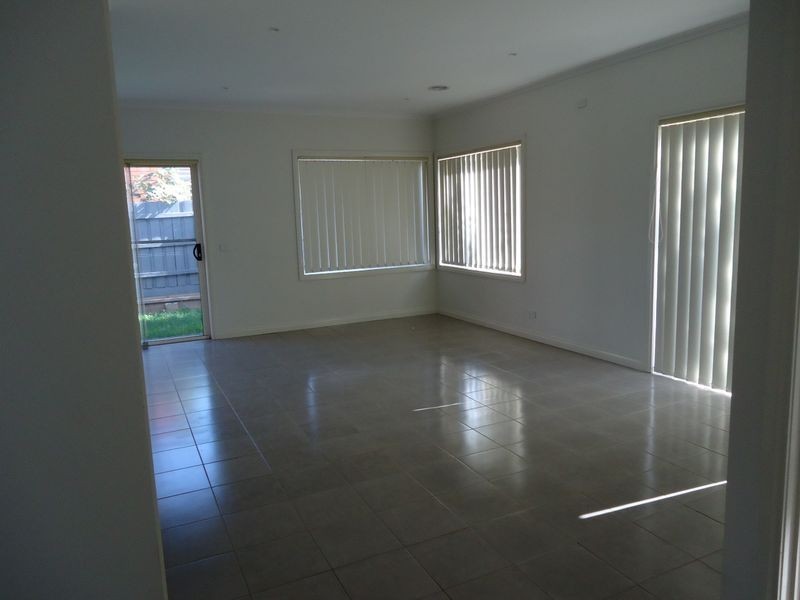 2/16 Lockington Crescent, Dandenong VIC 3175