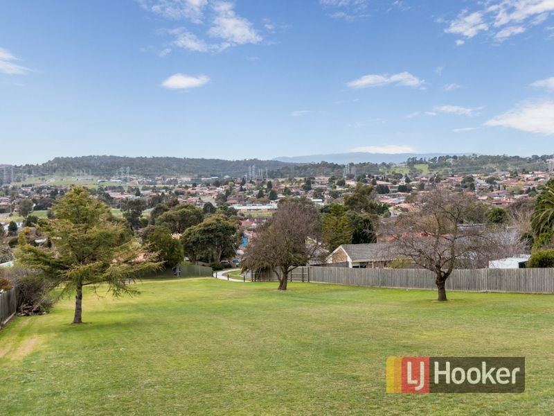 28 Scotsburn Way, Endeavour Hills VIC 3802