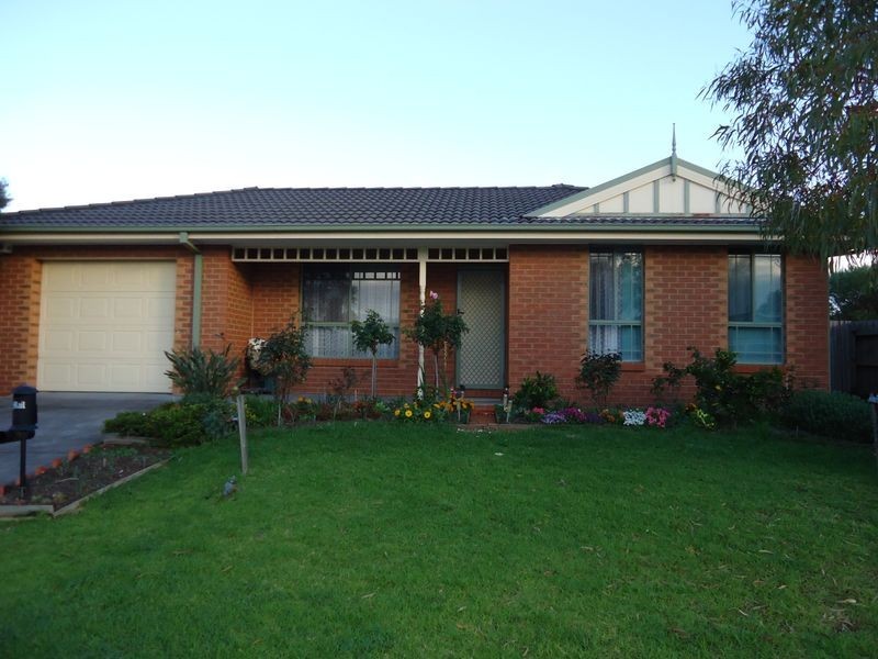 33 Strabane Way, Hampton Park VIC 3976