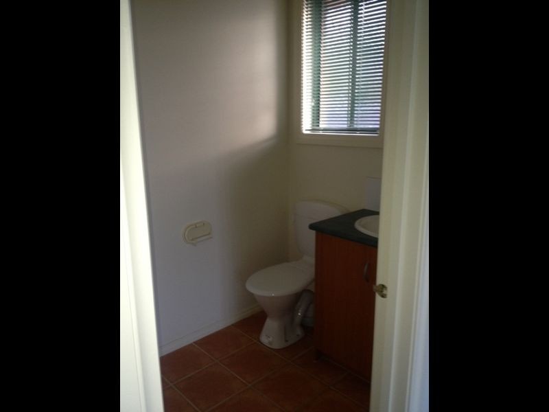 33 Strabane Way, Hampton Park VIC 3976