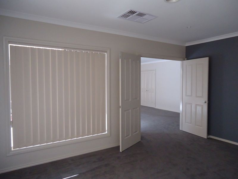 5 Middleton Grove, Berwick VIC 3806