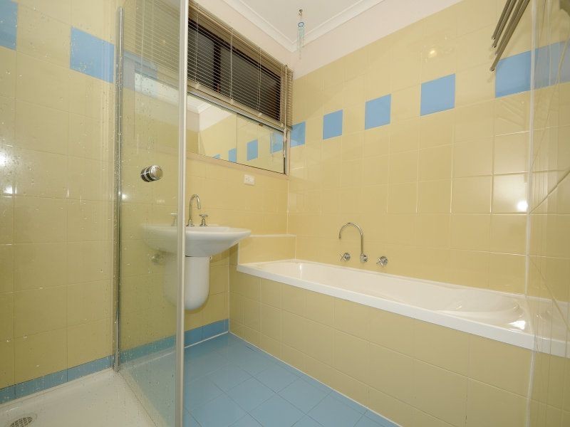 18 Primrose Hill Close, Endeavour Hills VIC 3802