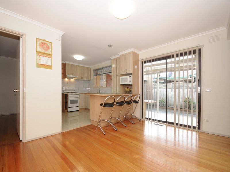 18 Primrose Hill Close, Endeavour Hills VIC 3802