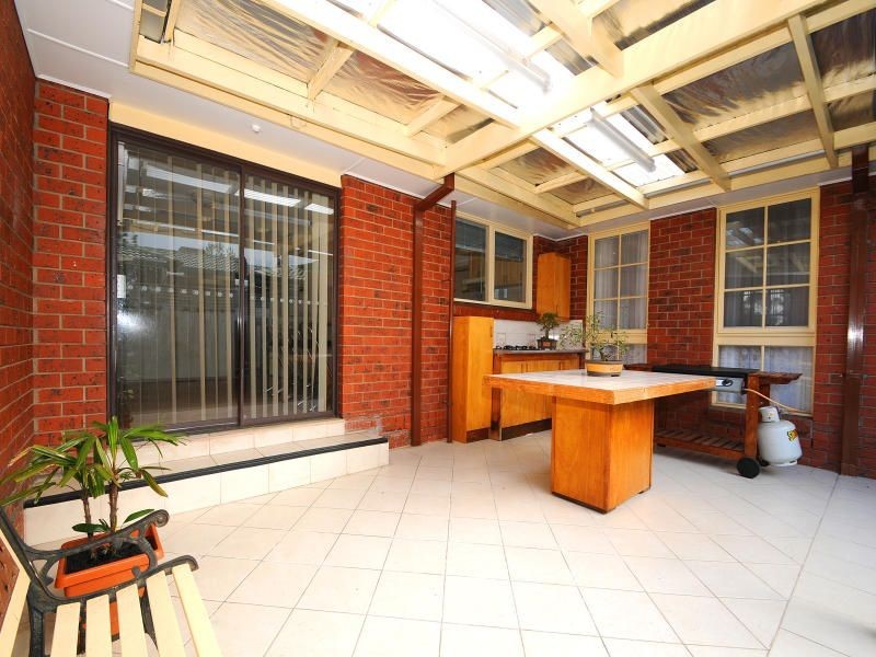 18 Primrose Hill Close, Endeavour Hills VIC 3802