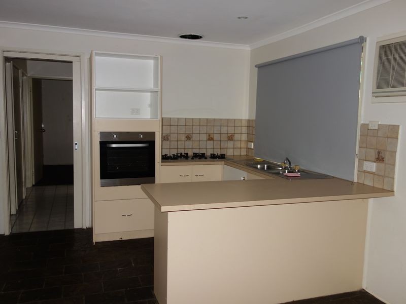 62 Gipps Crescent, Cranbourne North VIC 3977