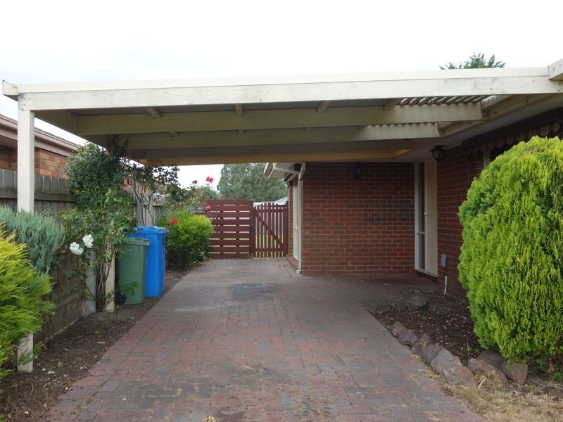 62 Gipps Crescent, Cranbourne North VIC 3977