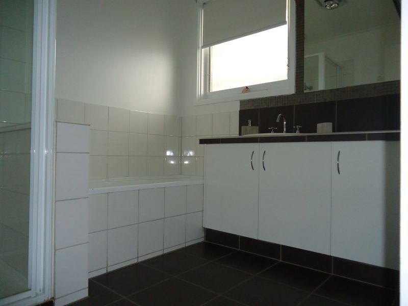 150 James Cook Drive, Endeavour Hills VIC 3802