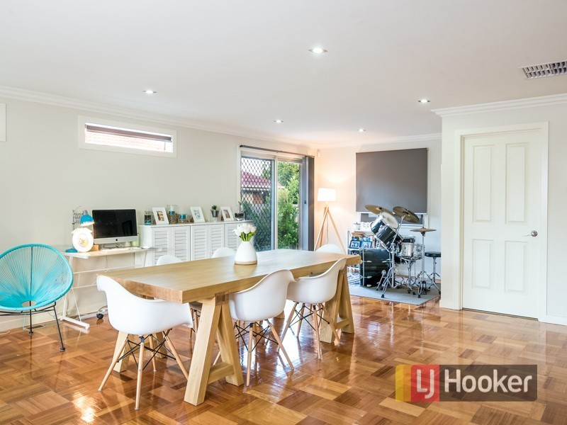 102 Chalcot Drive, Endeavour Hills VIC 3802