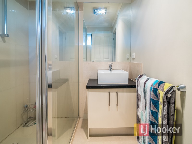 102 Chalcot Drive, Endeavour Hills VIC 3802