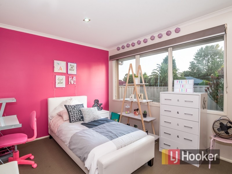 102 Chalcot Drive, Endeavour Hills VIC 3802