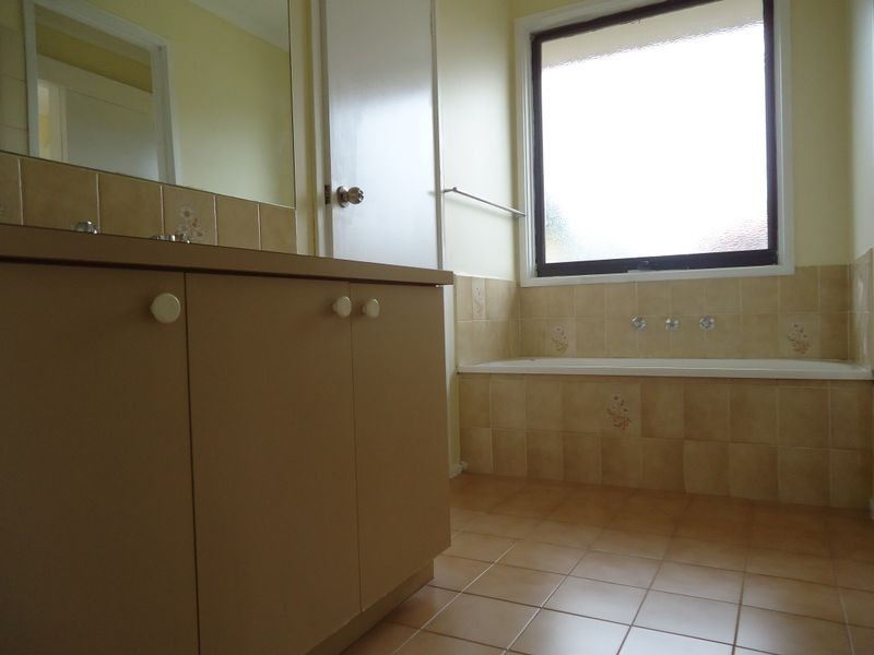 9 Paula Terrace, Endeavour Hills VIC 3802