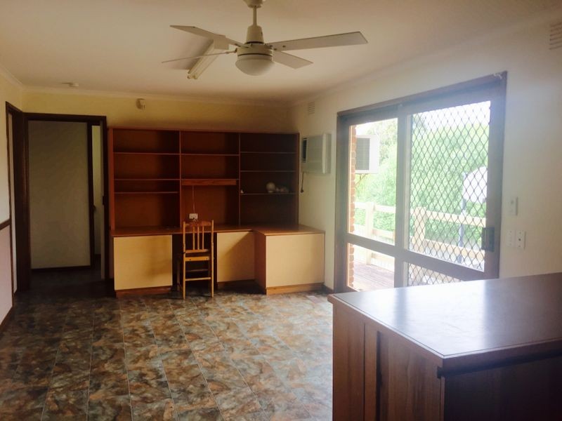 80 Chalcot Drive, Endeavour Hills VIC 3802