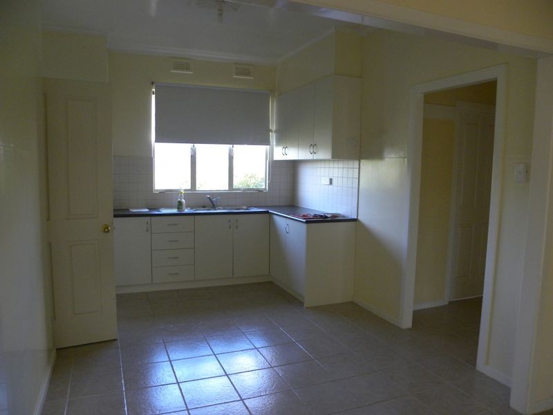 8 Lexton Avenue, Dandenong VIC 3175