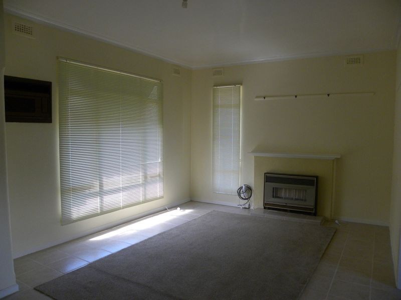 8 Lexton Avenue, Dandenong VIC 3175