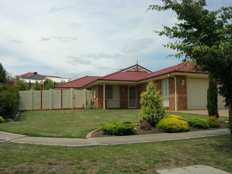 43 John Fisher Drive, Berwick VIC 3806