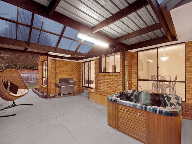 26 Eleanore Crescent, Hallam VIC 3803