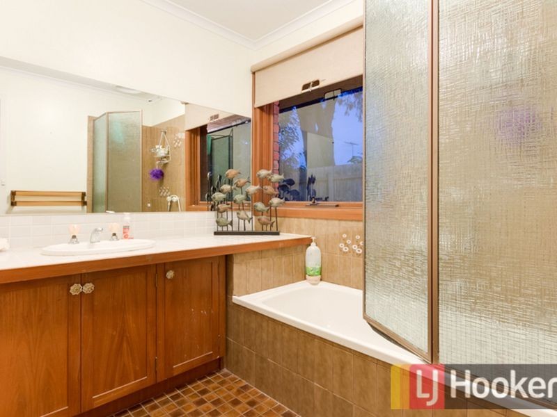 11 Dampier Court, Endeavour Hills VIC 3802