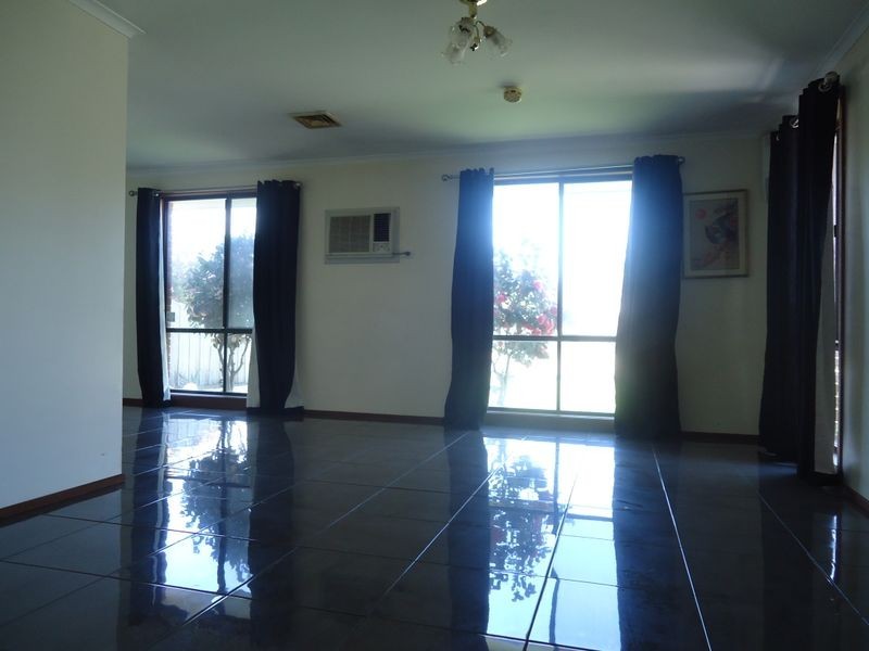 33 Adam Avenue, Hallam VIC 3803