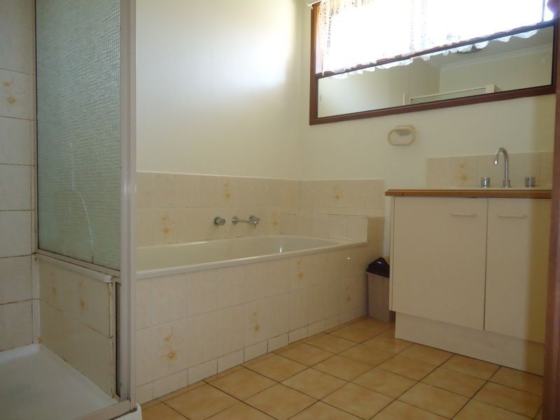 33 Adam Avenue, Hallam VIC 3803